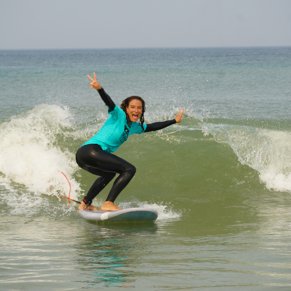 Surf & good vibes au Mamaz surfcamp du surf et des bonnes énergies chez Mamaz surfcamp pendant les cours de surf